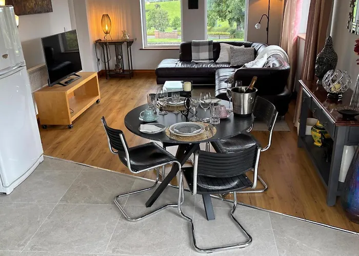 Apartment Cavan דירה *