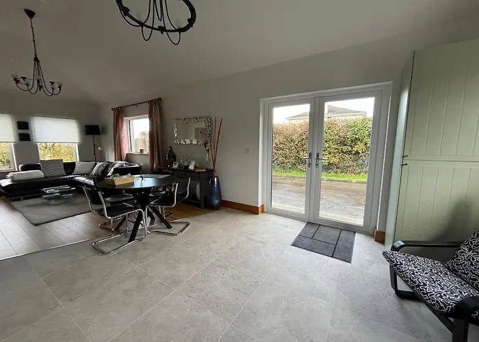 Apartment Cavan דירה *